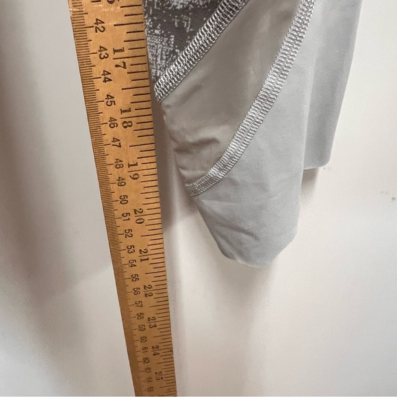 Lululemon wunder under luxtreme light gray HR 23” crop leggings size 4 W6BN8S - Picture 9 of 12